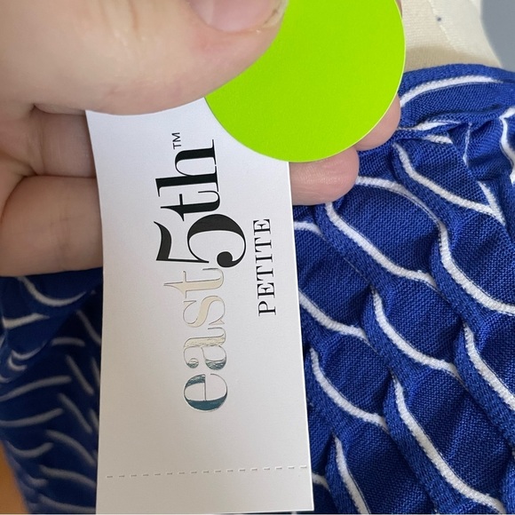 East 5th Petite Blue and White Top- Size Medium Petite- NWT - Picture 6 of 6